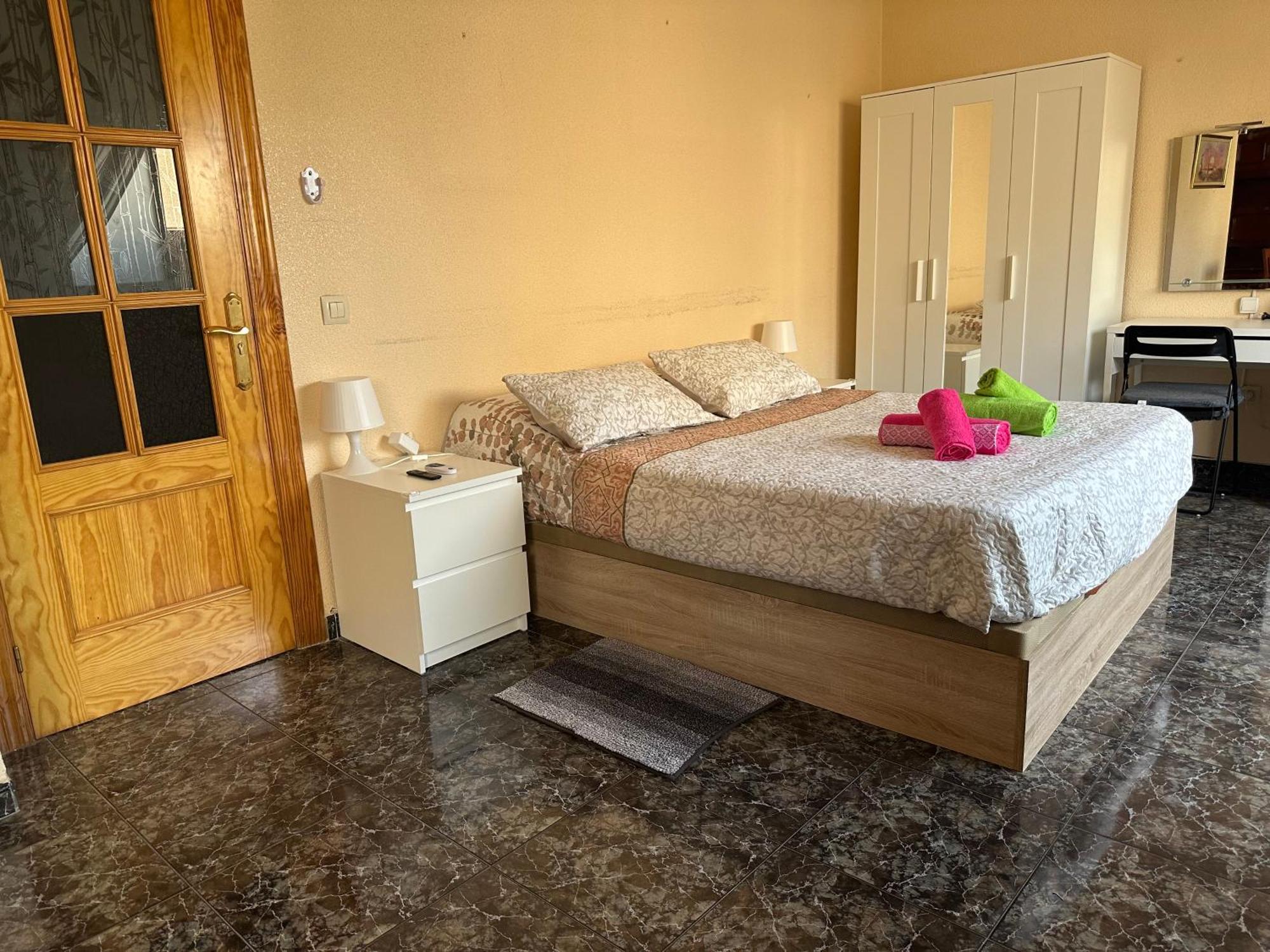 Almeria Centro Habitacion Privada En Apartamento Compartido Exterior foto